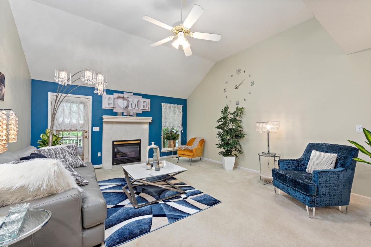 Beautiful Townhome, 11 Minutes To Downtown, Kcmo. Kansas City Exterior photo